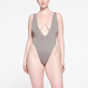 SKIMS Grey Plunge Bodysuit M